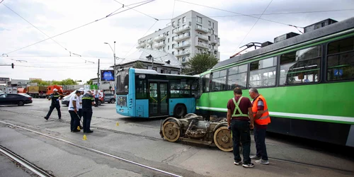 INSTANT ACCIDENT STB TRAMVAI AUTOBUZ 08 INQUAM Photos Cosmin Enache jpg