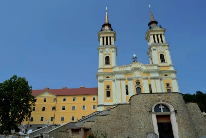 
    Bazilica din județul Arad este restaurată cu zece milioane de euro, fonduri europene  