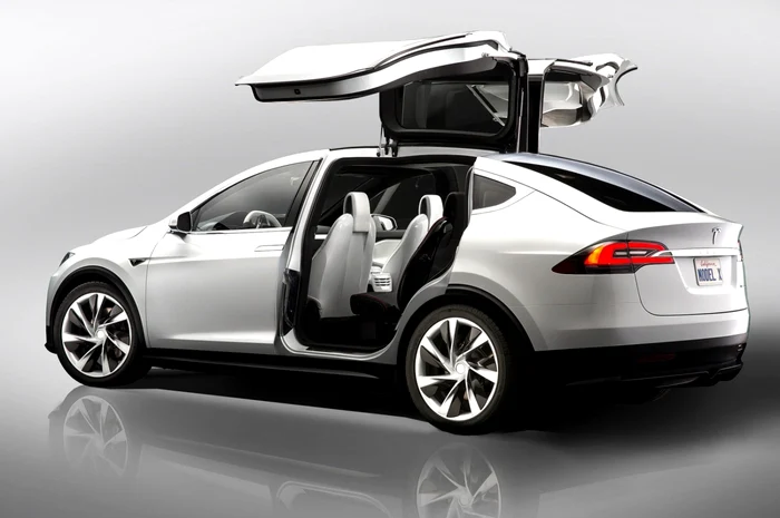 Tesla Model X este primul SUV electric al companiei lui Elon Musk.