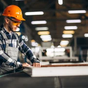 Muncitor Sursa Freepik com jpg