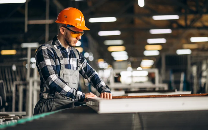 Mulți români se plâng că munca este suprataxată în România. Sursa: Freepik.com