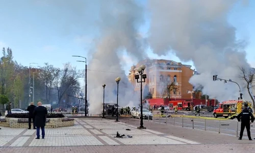 Cel puţin 19 oameni au murit şi 105 au fost răniţi în bombardamentele ruse de luni asupra mai multor oraşe ucrainene (foto: Twitter)