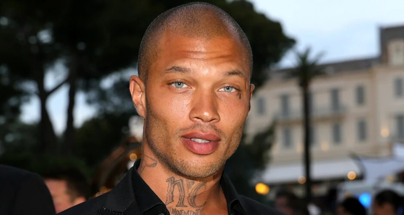 Jeremy Meeks este unul dintre modelele cu care colaborează designerul german Philipp Plein