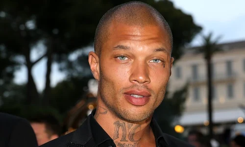 Jeremy Meeks este unul dintre modelele cu care colaborează designerul german Philipp Plein  jpeg