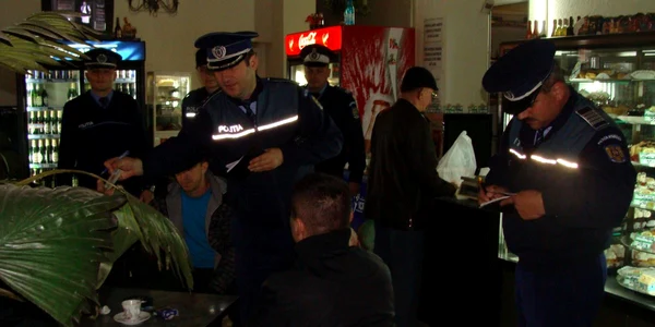 Politistii au pornit pe urma tinerilor care au spart caseta de bani a unui aparat de jocuri mecanice