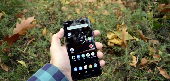 Motorola One FOTO Adrian Pogîngeanu