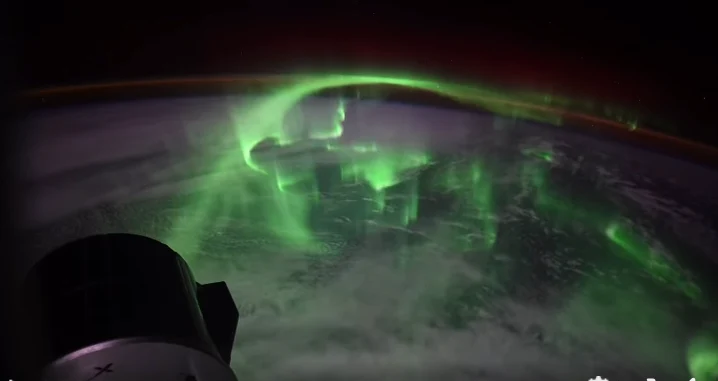 Spectacolul verde care i-a lăsat fără cuvinte pe astronauții de pe Stația Spațială Internațională: „A dansat și s-a strecurat chiar sub noi”