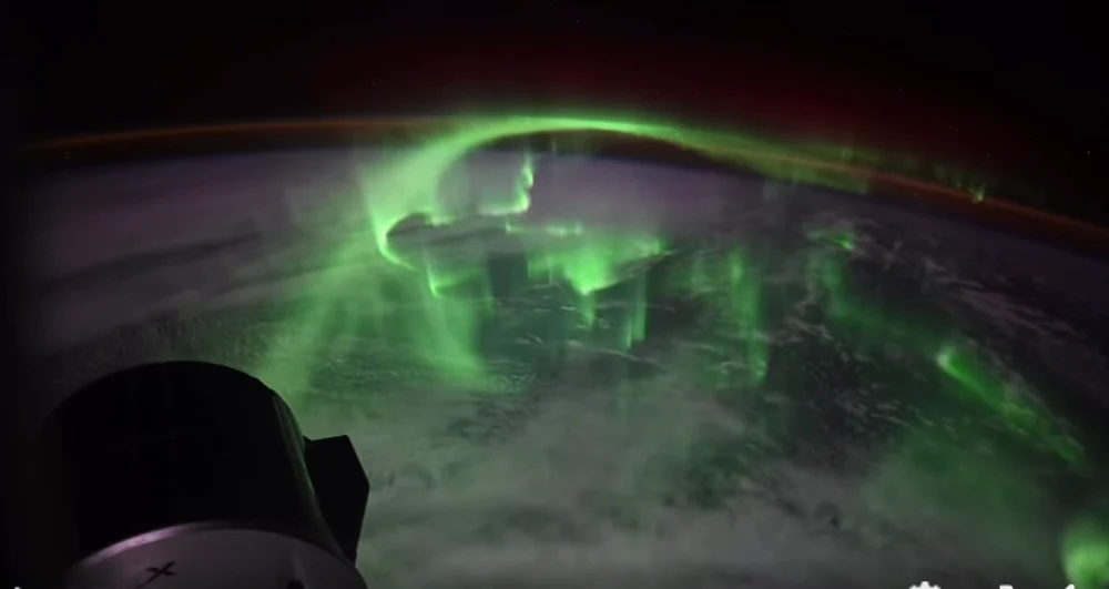 Spectacolul verde care i-a lăsat fără cuvinte pe astronauții de pe Stația Spațială Internațională: „A dansat și s-a strecurat chiar sub noi”