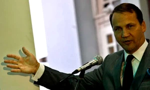 Ministrul de externe polonez Radoslaw Sikorski