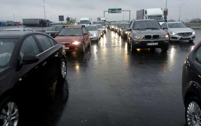 Românii au aglomerat traficul în punctele de trecere a frontierei