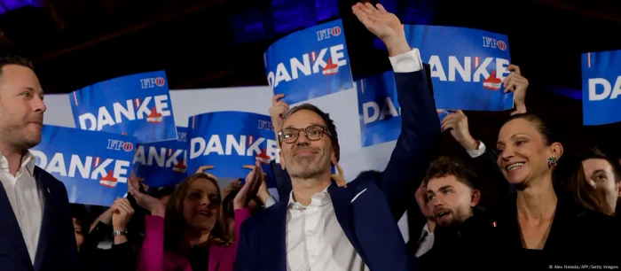 Șeful FPÖ Herbert Kickl sărbătorește victoria în alegerile din Austria