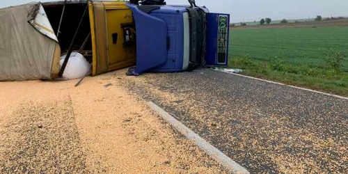 accident tir cereale rasturnat Braila 1