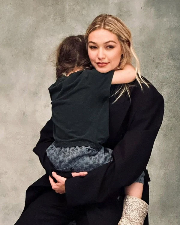 Gigi Hadid are o fetiță pe nume Khai (Foto: Instagram)