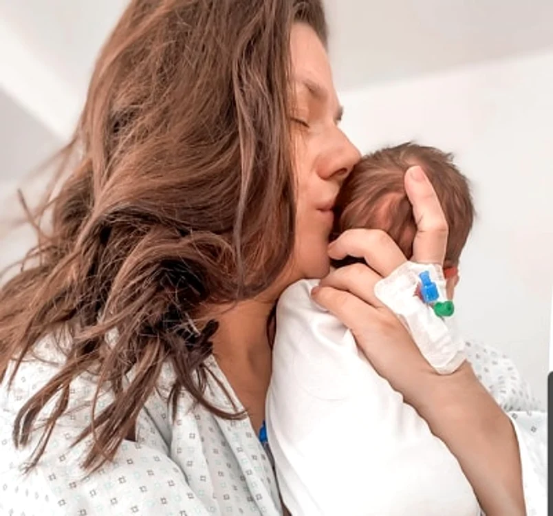 
    Dana Rogoz este însărcinată în 31 de săptămâni Foto Arhivă personală   