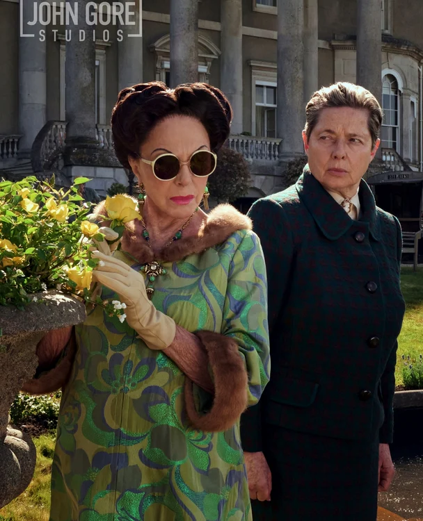 Joan Collins în rolul lui Wallis Simpson