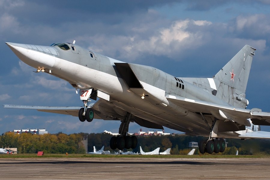 Rusia a mutat 16 bombardiere și rachetele lor de șase tone mai aproape de Ucraina. Care va fi misiunea lor?