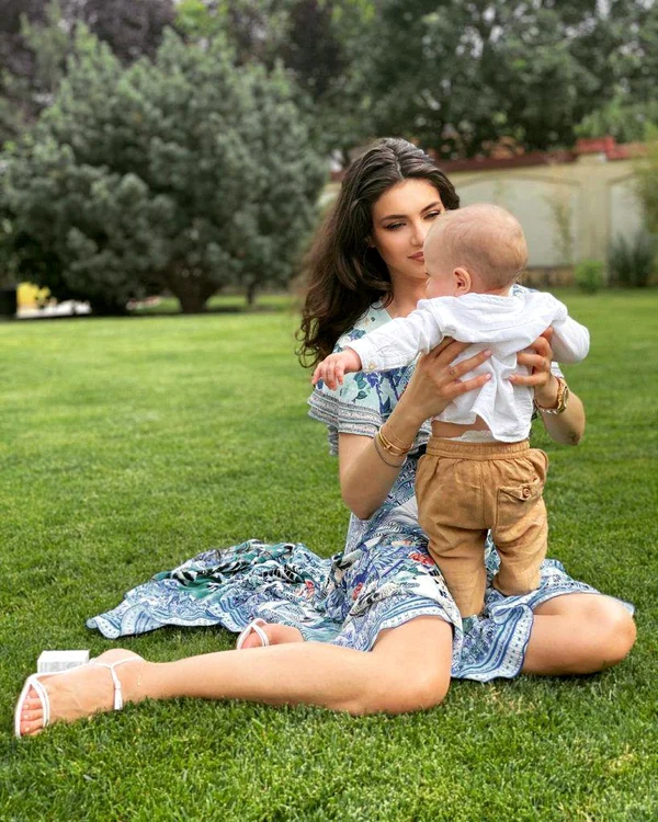 11 cristina ich si fiul ei jpg jpeg