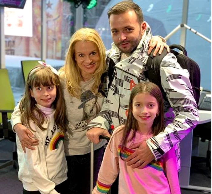 Toată familia prezentă la ecografia bebelușului! Foto Instagram