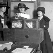 Femei americane votân pentru prima oară în 1920 FOTO britannica.com