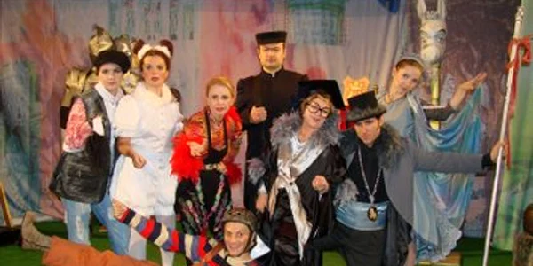 Imagine din spectacolul "Măria Sa... Măgarul"