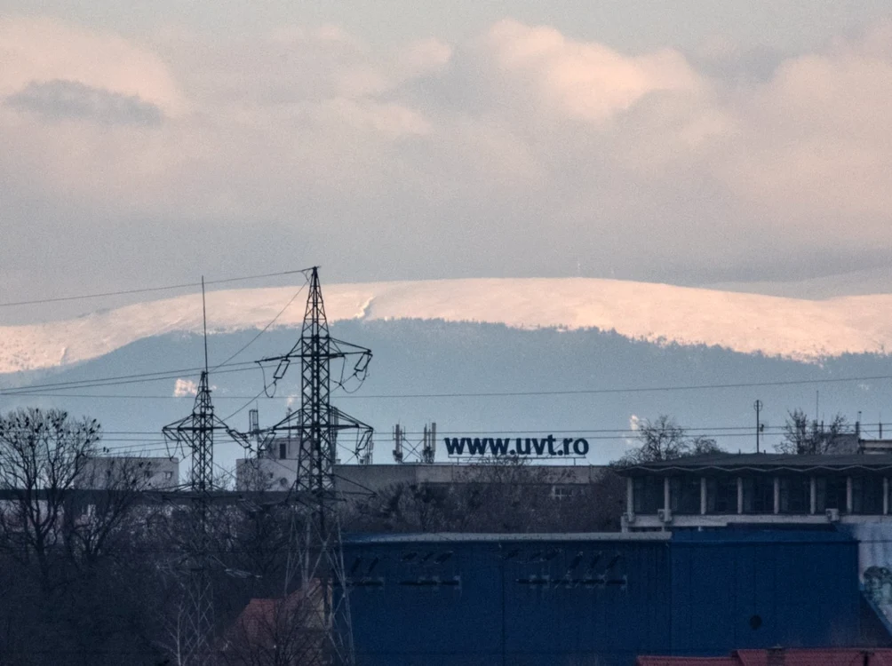 Cum se văd Munţii Banatului din Timişoara FOTO Răzvan Vitionescu
