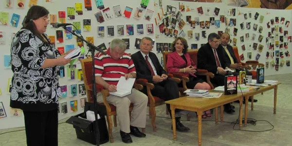 Ediţia a XX-a a salonului de carte a fost dedicată scriitorilor ialomiţeni 