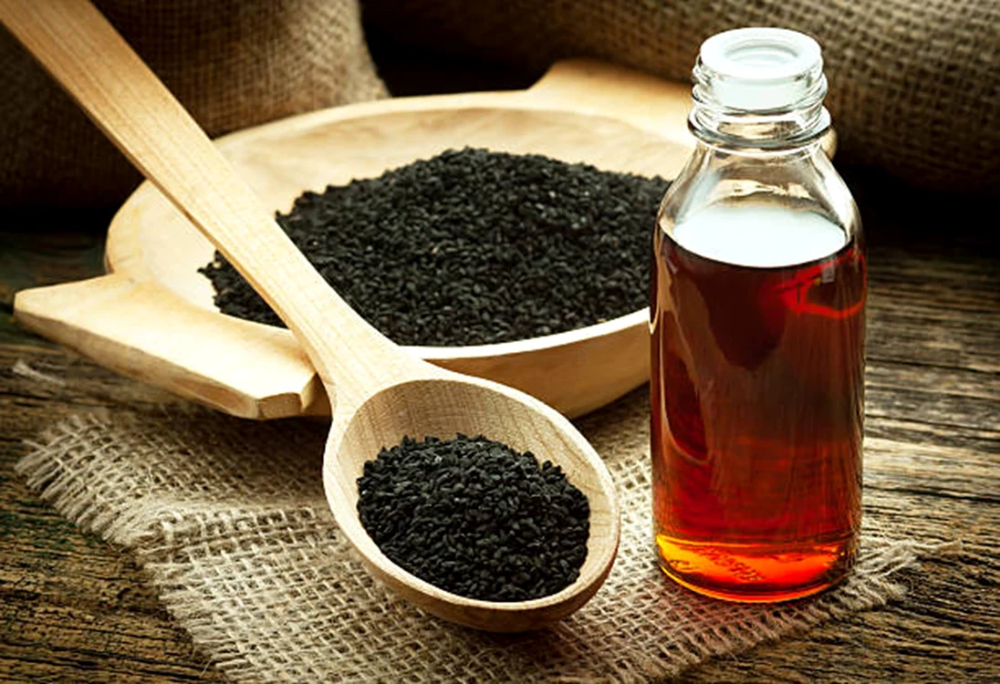 Uleiul de chimen negru poate avea proprietăți antiinflamatoare / foto: IStock