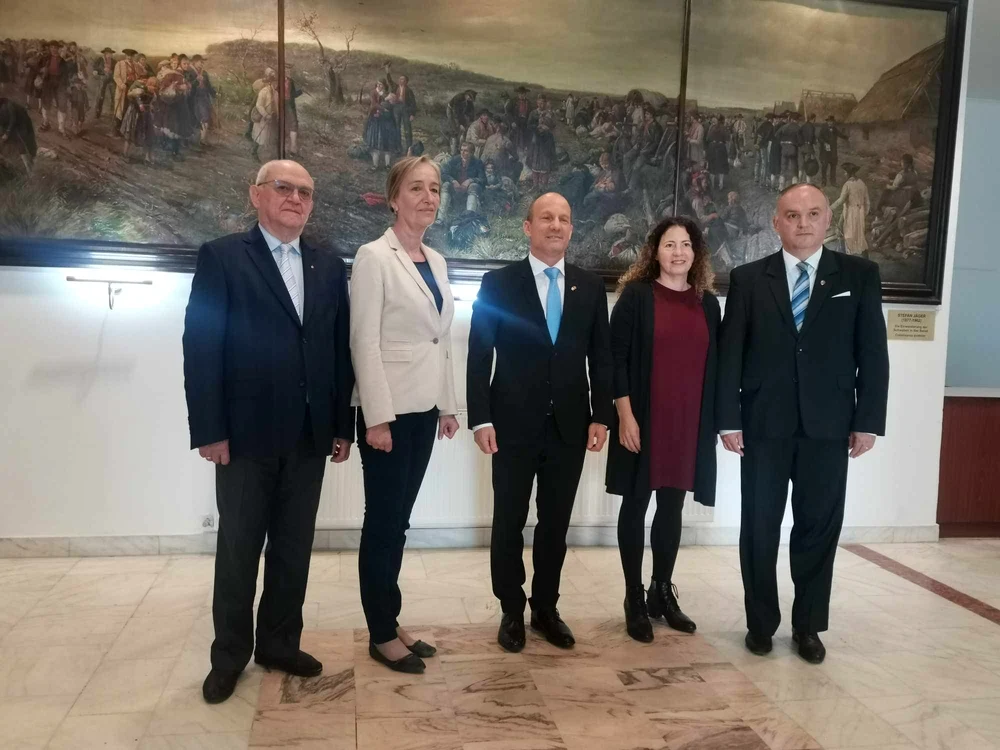 Ambasadorul Israelululi (în centru) în vizită la Adam Muller Guttenburn FOTO Ștefan Both