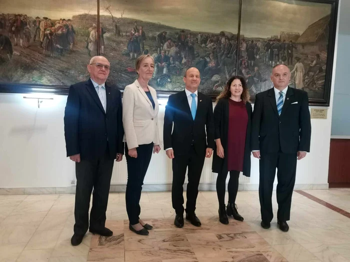 Ambasadorul Israelululi (în centru) în vizită la Adam Muller Guttenburn FOTO Ștefan Both