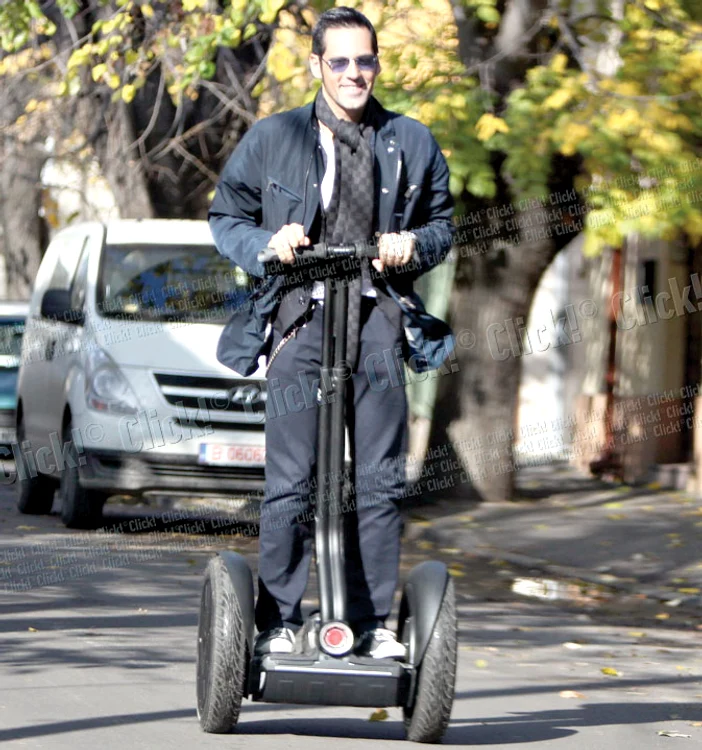 Ştefan Bănică jr. a încercat şi el bicicleta segway