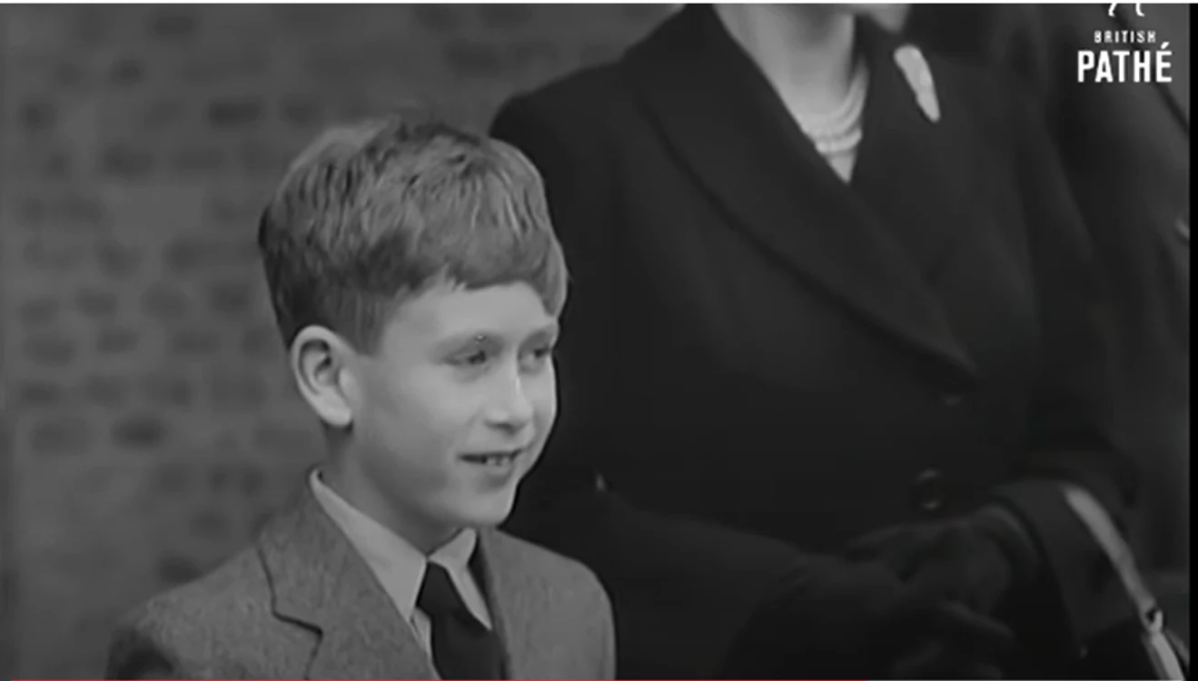 Când era elev la Gordonstoun, Charles (foto) era protejat de Welf. FOTO captură British Pathe 