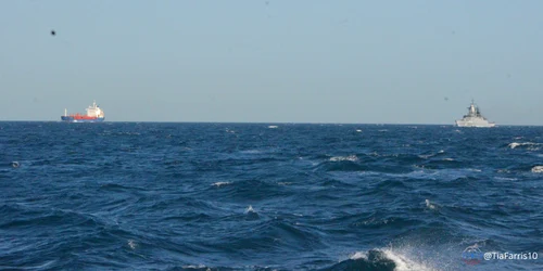 Petrolier rusesc escortat prin Canalul Mânecii FOTO @TiaFarris10 jfif