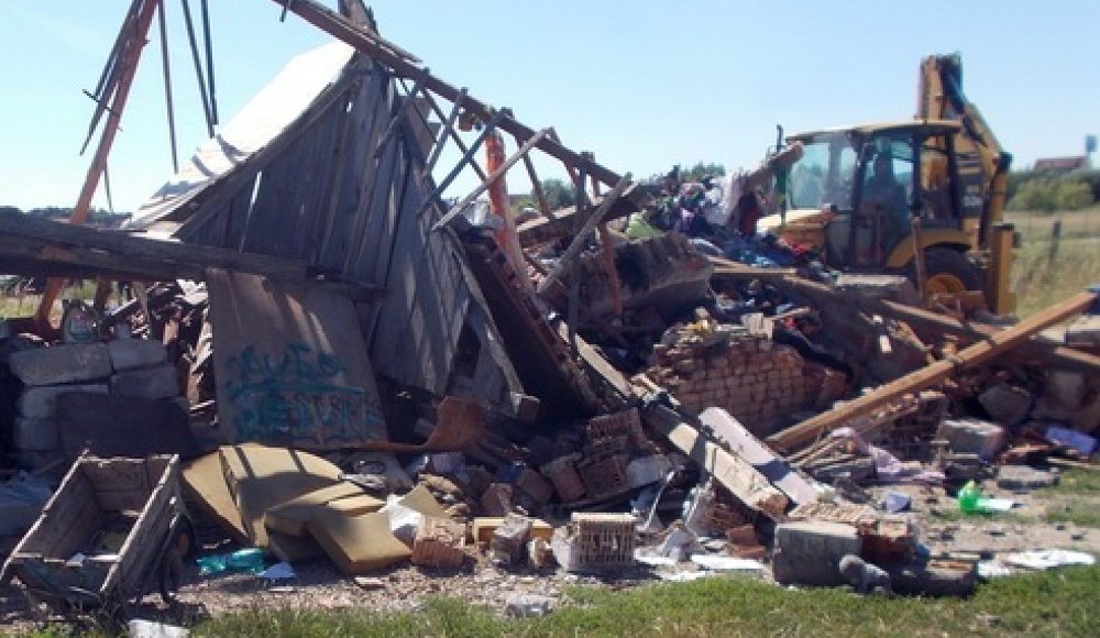 Situația absurdă în care a ajuns un român. A fost pus să plătească impozit pentru clădiri demolate legal de doi ani