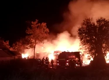 Incendiu a distrus o întreagă gospodărie FOTO ISU Ialomița