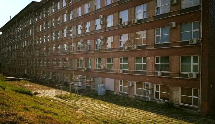 Pacientul a fost găsit fără suflare în curtea Spitalului Municipal din HunedoaraFoto: "Adevărul"