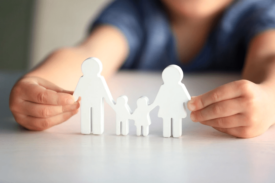 Doi ani de concediu pentru cei care adoptă un copil. Proiectul, adoptat de Senat