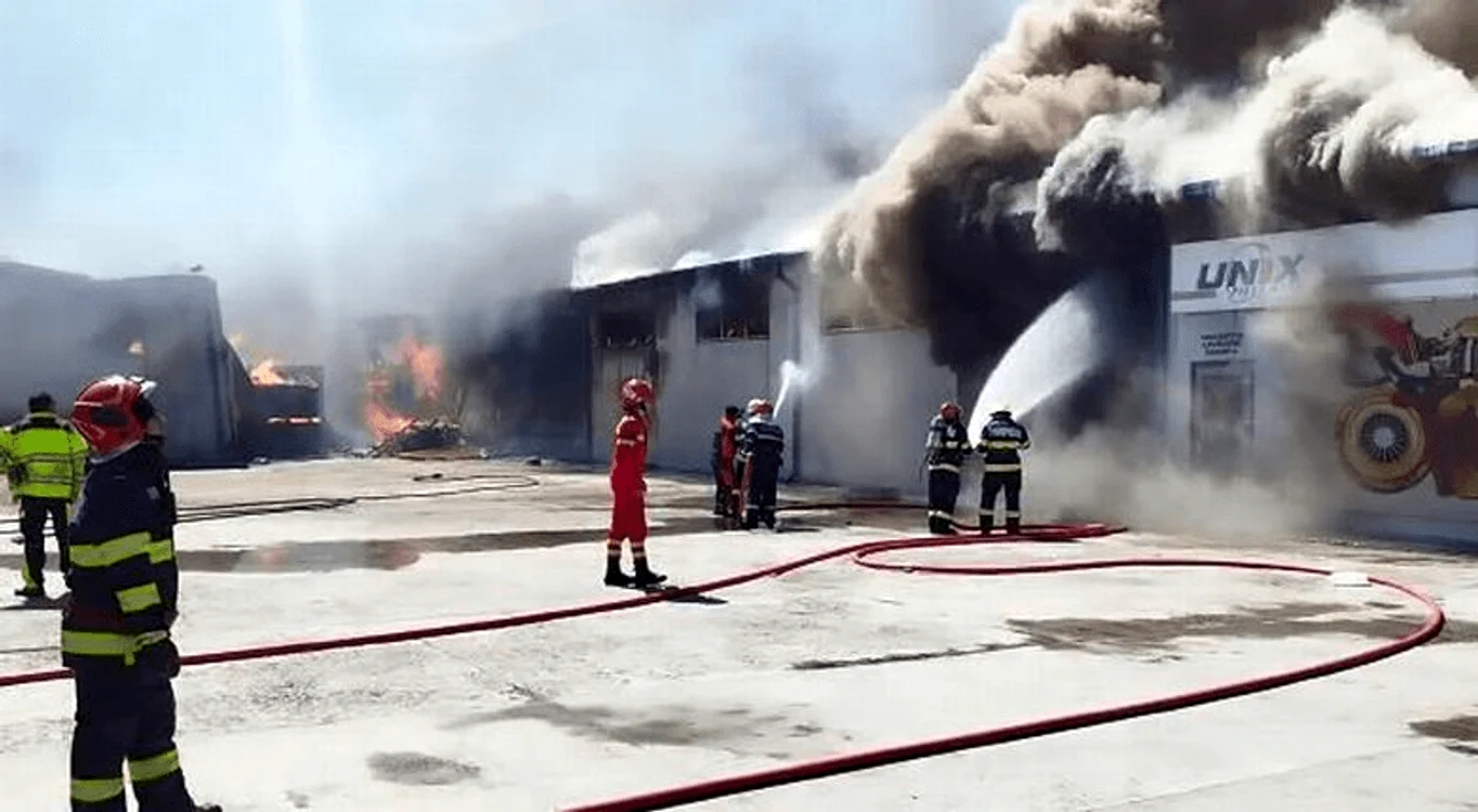 Misiunea de stingere a durat aproape 20 de ore FOTO ISU Neamț