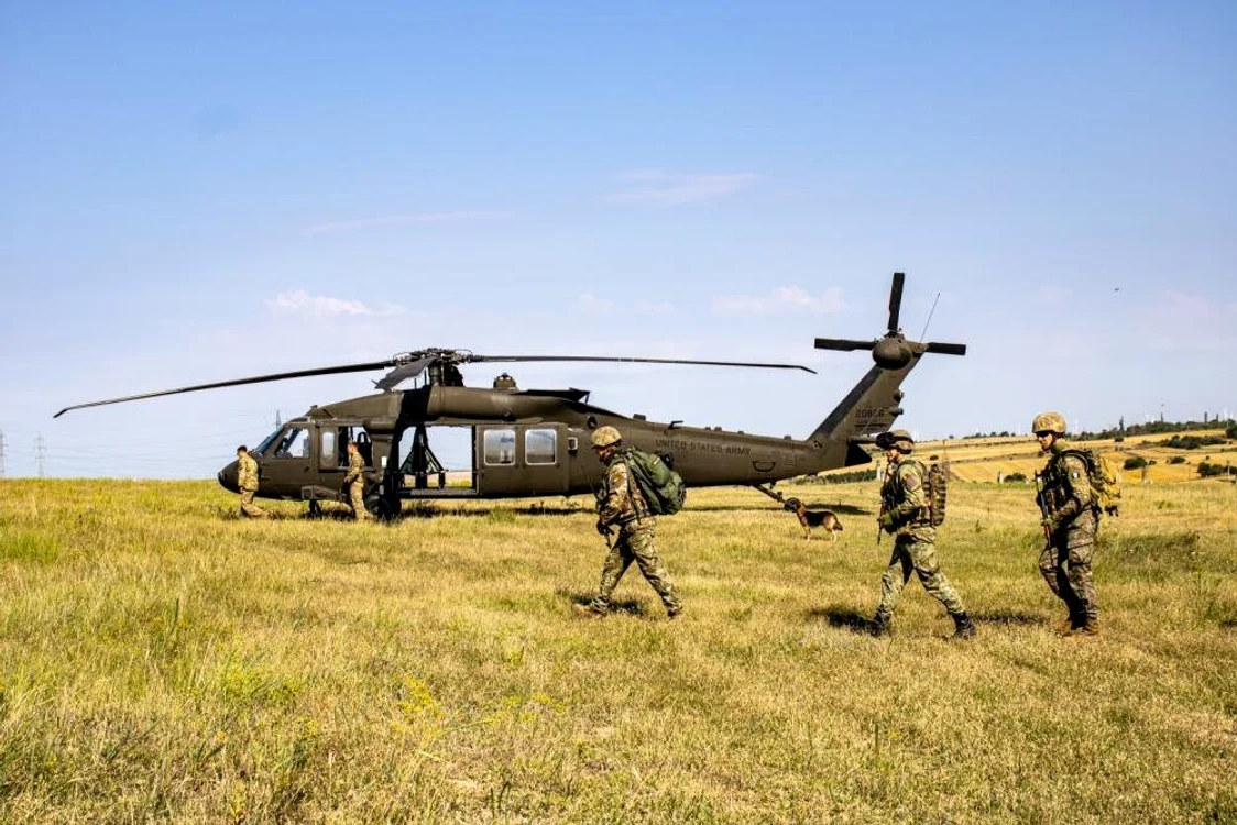 Militarii români și americani se antrenează la Babadag FOTO-arhiva Brigada 9 Mecanizată „Mărășești”