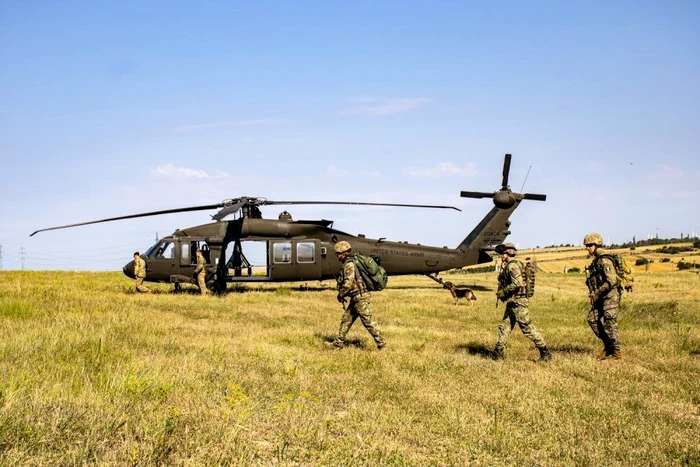 Militarii români și americani se antrenează la Babadag FOTO-arhiva Brigada 9 Mecanizată „Mărășești”
