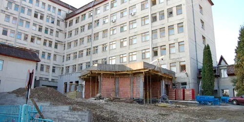 Intrarea la UPU a fost modificată pentru a putea fi primite mai multe ambulanţe în acelaşi timp