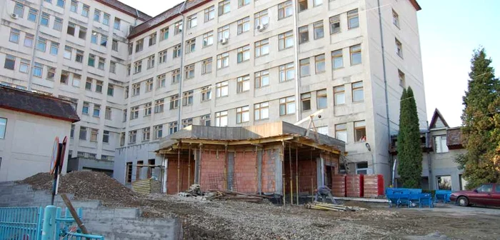 Intrarea la UPU a fost modificată pentru a putea fi primite mai multe ambulanţe în acelaşi timp