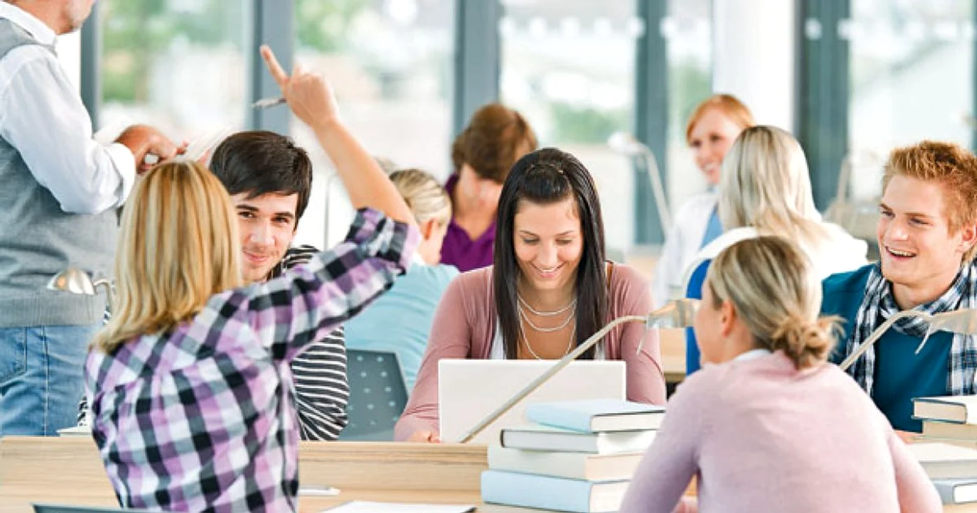 Fiecare facultate din afară are propriile criterii de selectare a candidaţilor