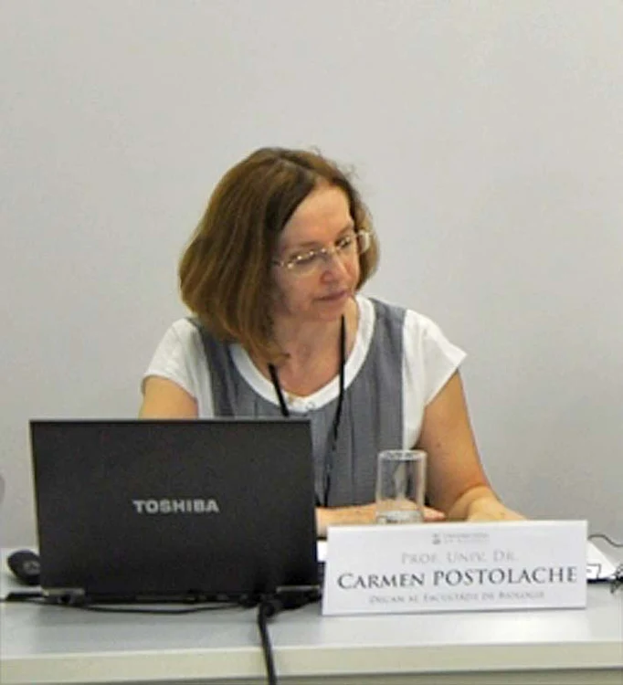 Click! a vorbit cu decanul Facultăţii de Biologie, Carmen Postolache, la care  Tobi Ibitoye, finalistul de la «Vocea României», nu a reuşit să-şi ia licenţa