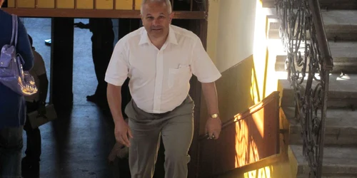 Ioan Holdiş a fost citat ca martor în dosarul "Mită la Vama Halmeu" și ar putea fi citat în dosarul șpăgilor pentru PDL