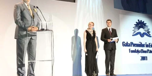 Dinu Patriciu  a înmânat personal premiile onorifice    