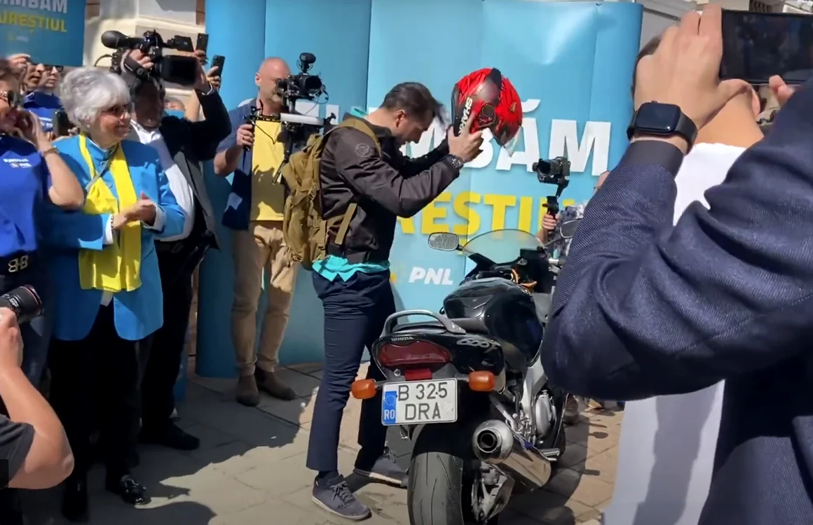 Sebastian Burduja a venit să-și depună candidatura pe motocicletă FOTO; captură video
