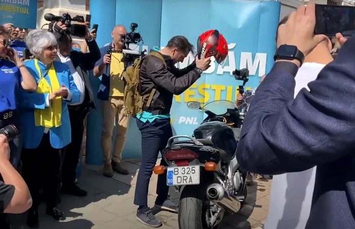 Sebastian Burduja a venit să-și depună candidatura pe motocicletă FOTO; captură video