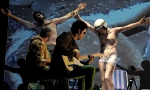 Cu poliţia la teatru jpeg