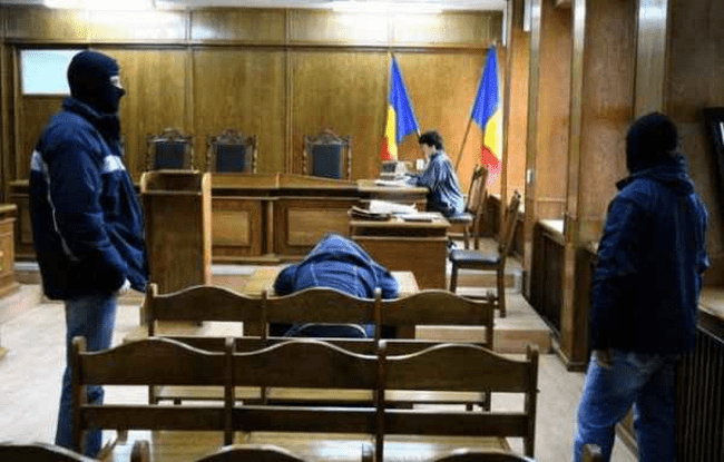 Pedeapsa primită de un român drogat pentru că a agresat un polițist care îl ajuta să ajungă în siguranță acasă
