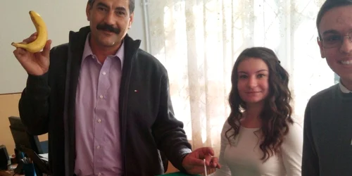 O banană contra unei ţigări. Acţiune antifumat cu elevii şi profesorii de la Liceul Teoretic Murfatlar Constanţa